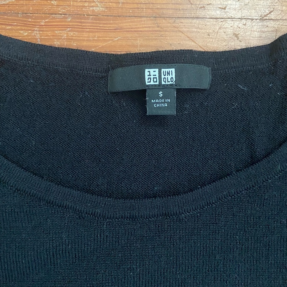 Short sleeve Uniqlo sweater